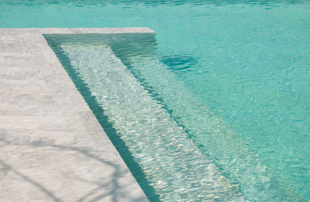 ¿Por qué elegir gres porcelánico para revestir tu piscina?